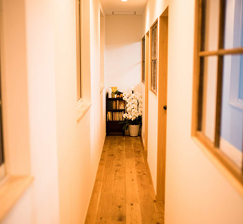 メリーイングランド本町校廊下の写真